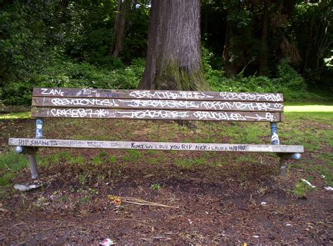 kurt cobain memorial bench